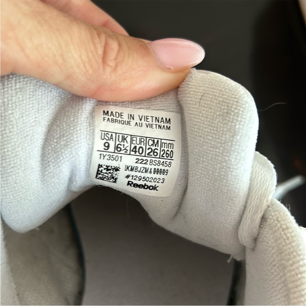 Classic Reebok Runners - Picture 4 of 6